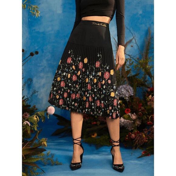 2pcs Frida Kahlo Bundle Mock Neck Tee and Floral Print Pleated Skirt SIZE S NWT - Picture 5 of 14